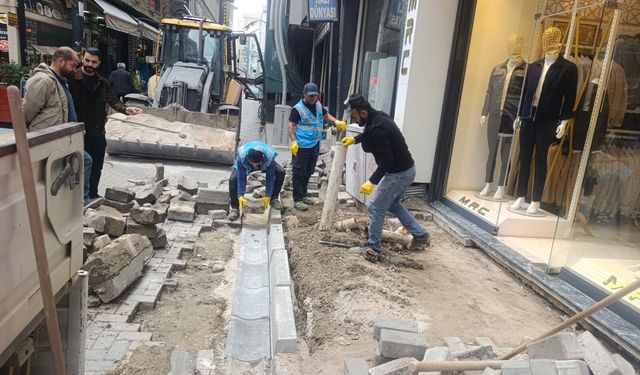 Van İpekyolu’nda yol ve kaldırım çalışmaları sürüyor