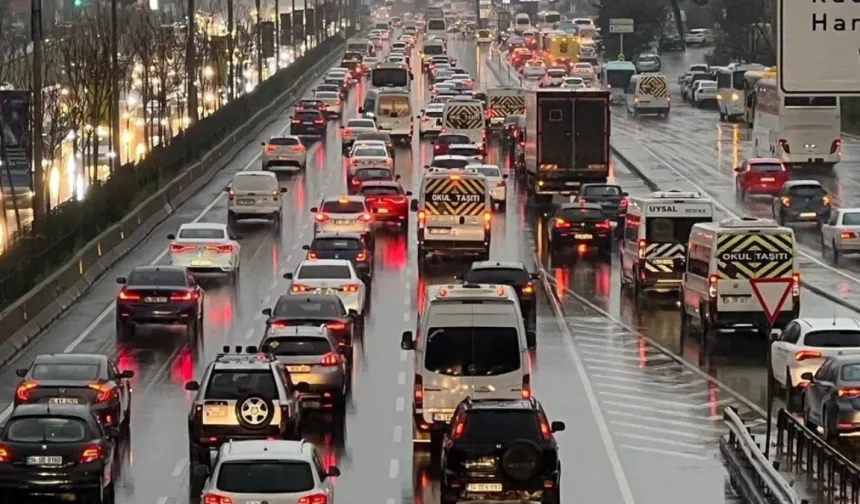 Trafikte yeni dönem başlıyor: Yaşlılara zorunlu olacak