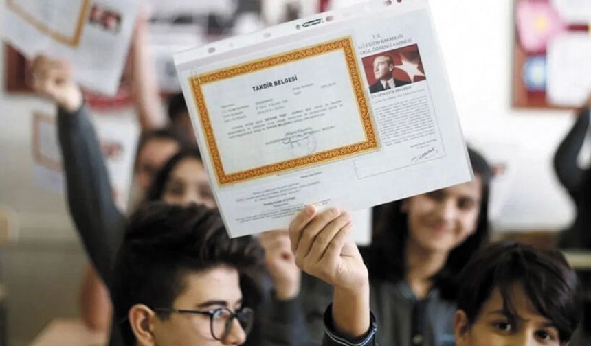 Van'da 275 Bin Öğrenci Karne Heyecanı Yaşadı