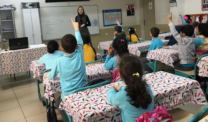 Okullarda ara tatil sonrası ilk ders çaldı