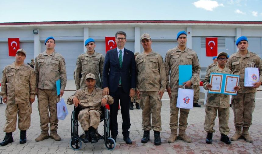 Erciş'te özel bireyler 1 günlüğüne asker oldu