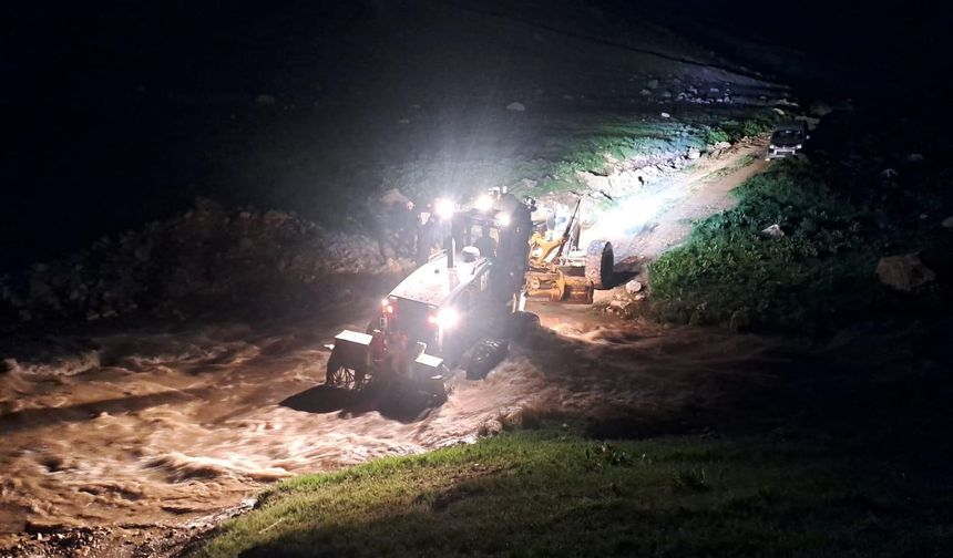 Van’da pancar toplamaya giden vatandaşlar su seviyesi yükselince mahsur kaldı