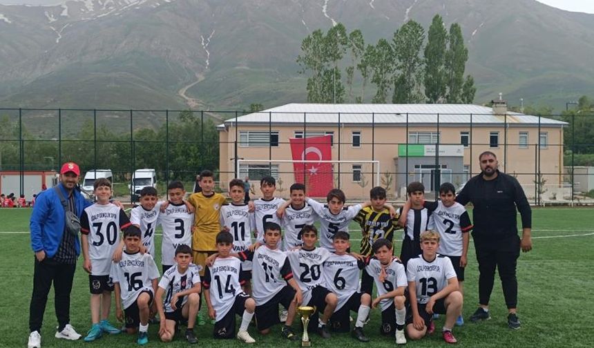 Özalp Gençlikspor U12'de şampiyon...