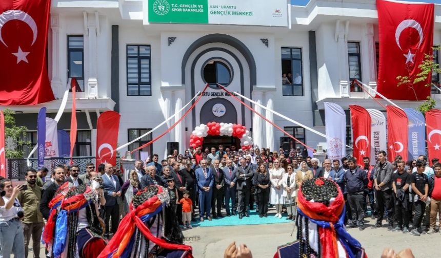 Van'da 4 yeni gençlik merkezi hizmete açıldı