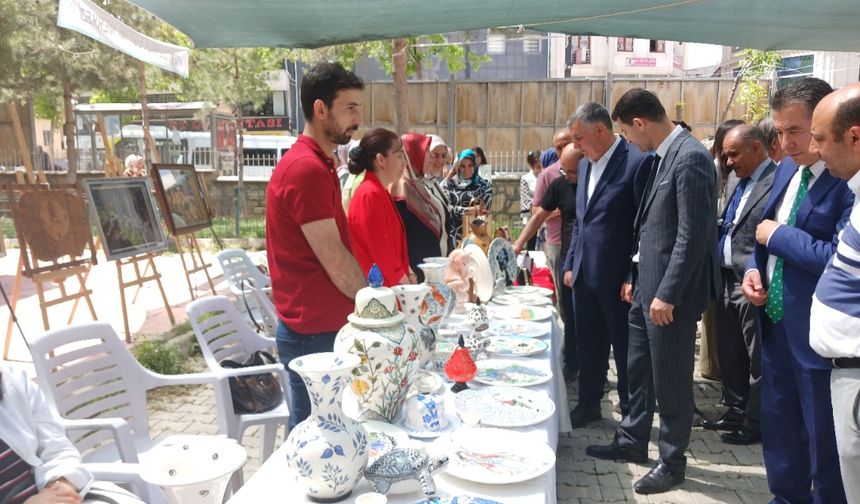 El emeği göz nurları sergilendi