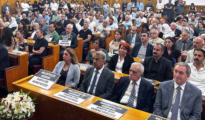 Fesih Kararı Sonrası Yeni Süreç: DEM Parti Sahada