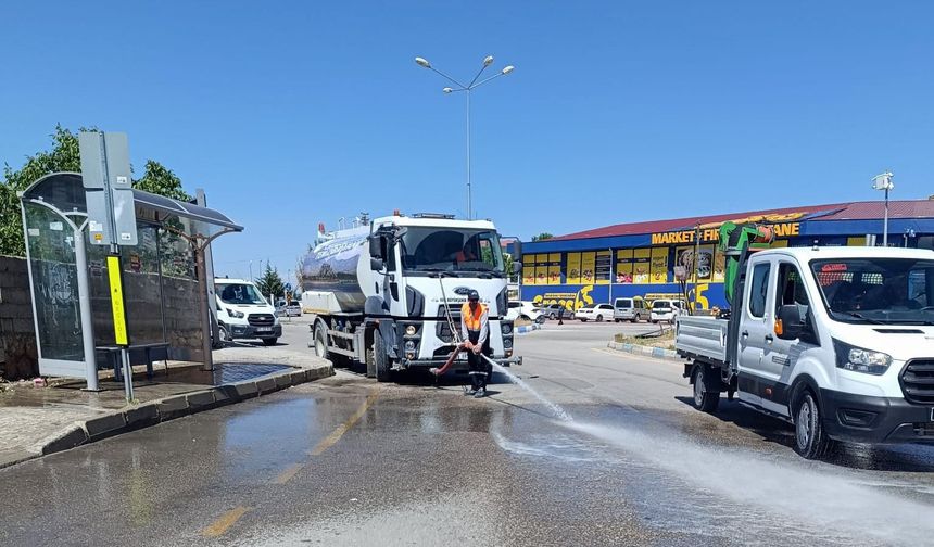 Van Büyükşehir Belediyesi'nden Bayram Öncesi Temizlik Seferberliği