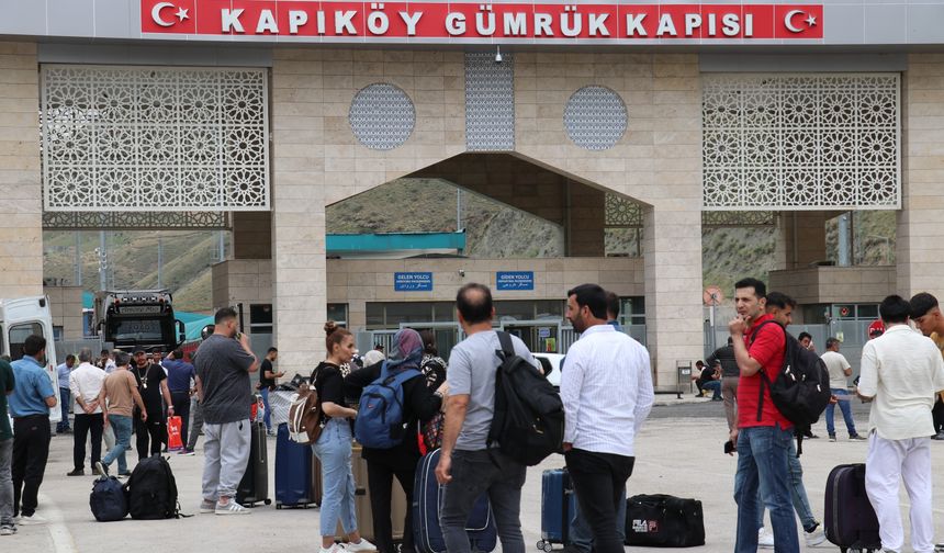 Van'a Giriş Yapan İranlı Turistler İsrail Saldırılarına Tepkili: “İntikam Hissi Var”
