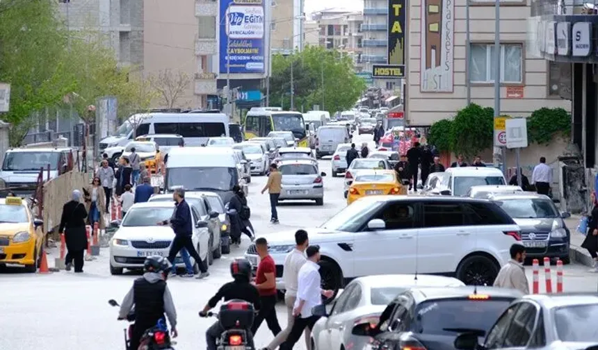 Saatlerce Süren Trafik: Van’da Sürücülerin Bayram Kabusu