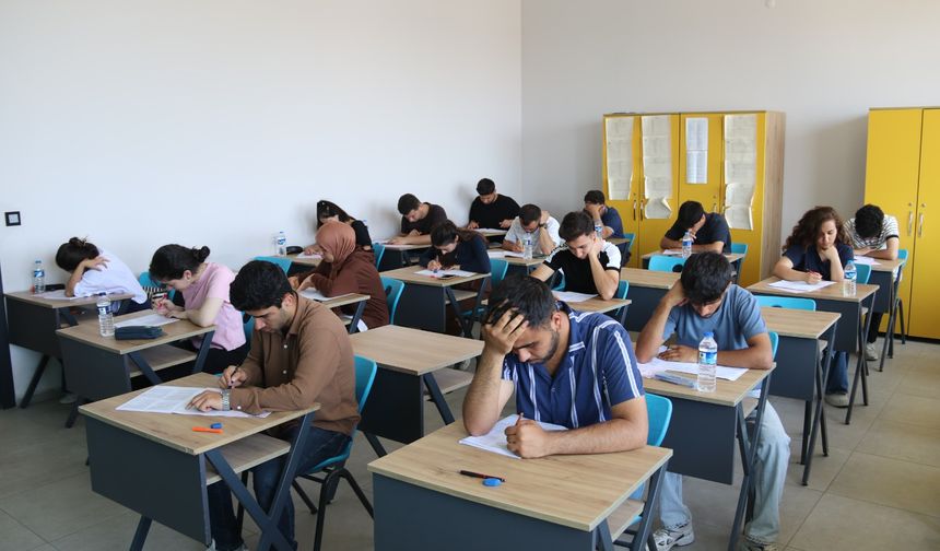 Edremit Belediyesi’nin üniversite adaylarına desteği sürüyor