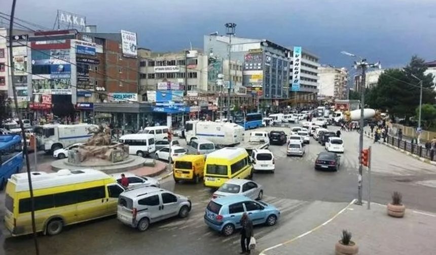 Trafikte Zaman, Binada Çürüyen Yıllar: Van Otopark İstiyor!