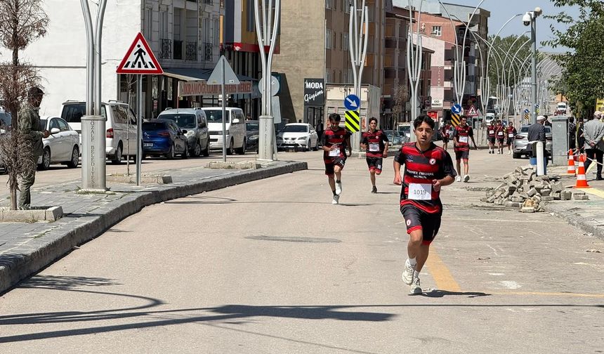 Özalp’te 15 Temmuz Anısına Gençlik Koşusu Düzenlendi