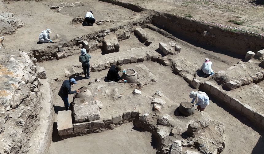 Van Ekibinden Ahlat’ta Arkeolojik Kazı: Çok Katmanlı Tarih Ortaya Çıktı