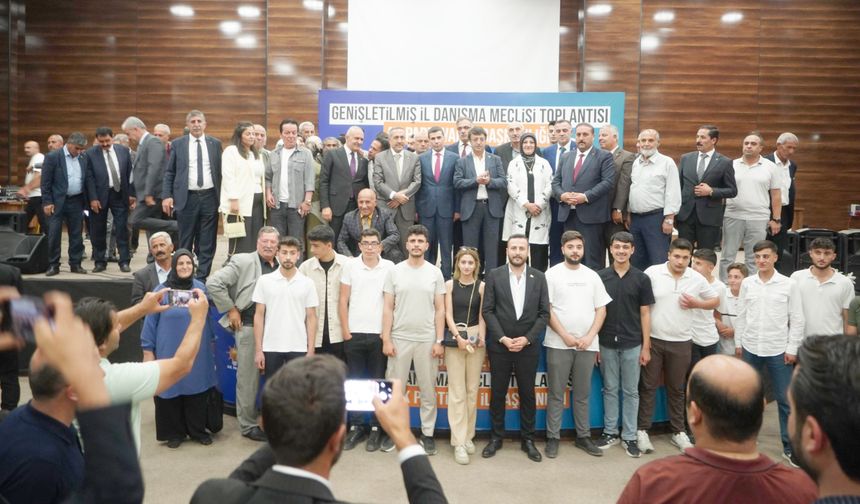AK Parti Van Teşkilatı Danışma Meclisi Toplandı: "Van’ı Huzurun Başkenti Yapmakta Kararlıyız"