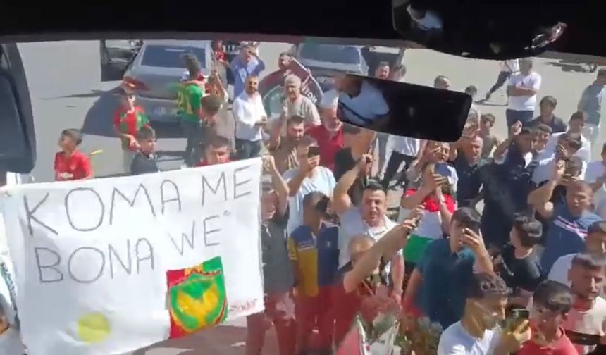 Amedspor, Van’da Kürtçe Pankartlarla Karşılandı