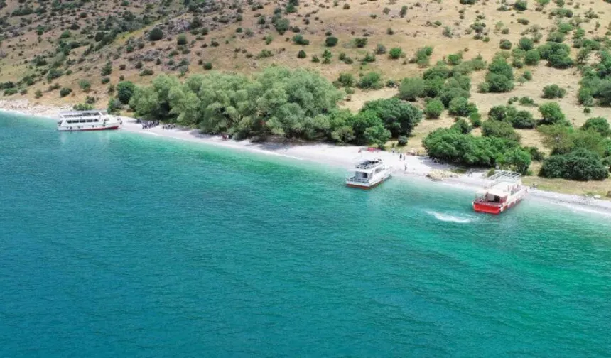 Yurttaş' tan Van Gölü kıyısındaki belediyelere çağrı!