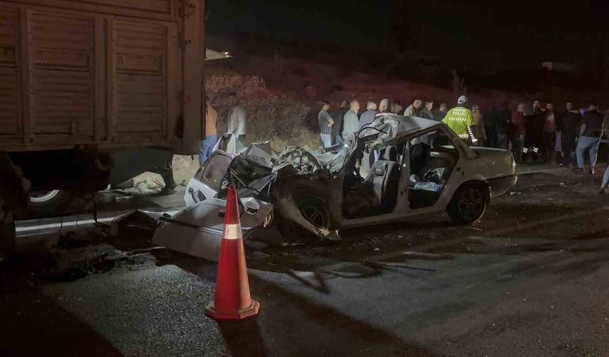 Trafik kazasında aynı aileden 3 kişi hayatını kaybetti