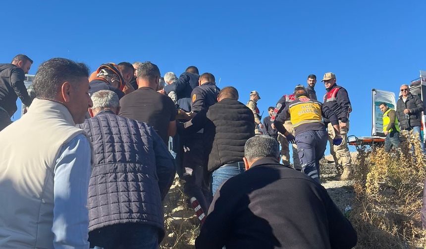 Van Çaldıran’da Tır Devrildi: Sürücü Yaralandı