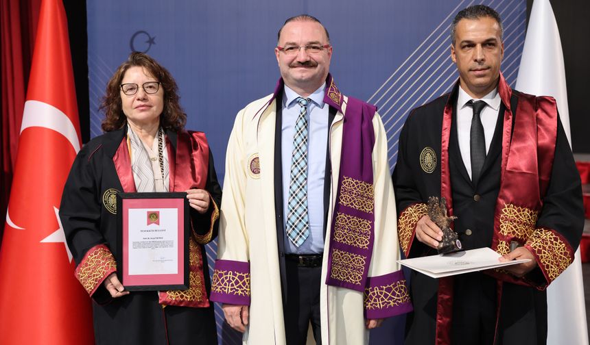 Atatürk Üniversitesi, Doktora Mezuniyet ve En İyi Tez Ödüllerini Coşkuyla Verdi