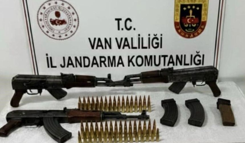 Van’da Silah Ticareti Baskını: Şüpheliler Kalaşnikoflarla Yakalandı!