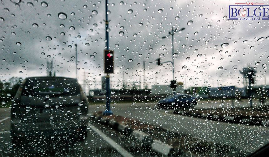 AKOM Açıkladı: İstanbul’da 33 Dereceden 28’e Düşüş ve Sağanak Bekleniyor!
