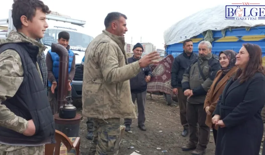 Van'da Eşbaşkanlar Esnafla Buluştu