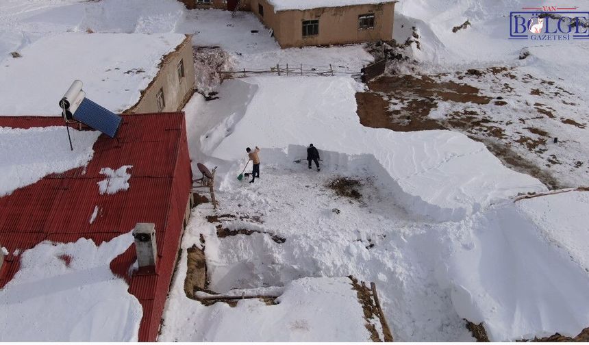 Van Çatak’ta Kar Alarmı: 1 Metrelik Kar İçin Kürek Seferberliği