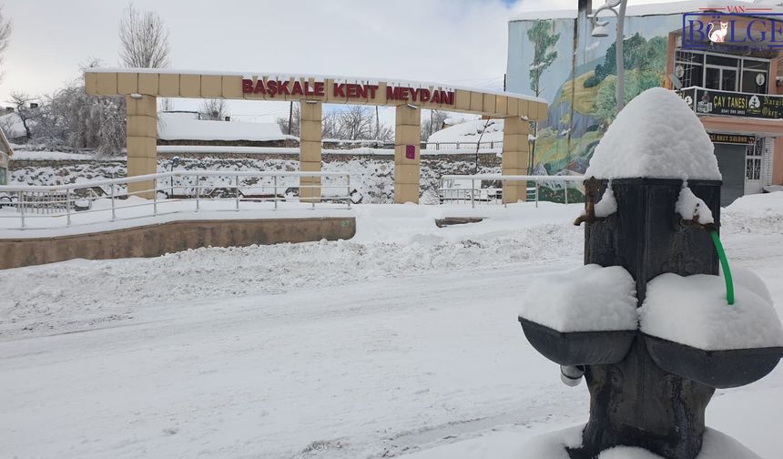 Van’ın Başkale İlçesinde Kar Alarmı: 1 Metreyi Aşan Kar, 88 Yol Kapalı