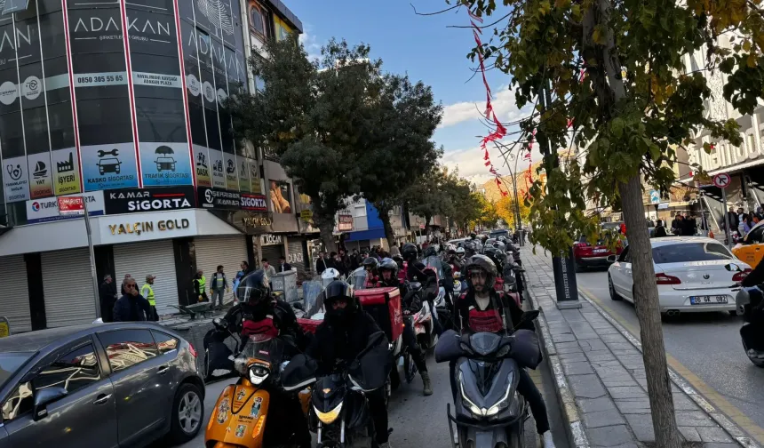 DEM'li Vekil: "Kürtler Olmasa Motokurye Bulamazsınız!"