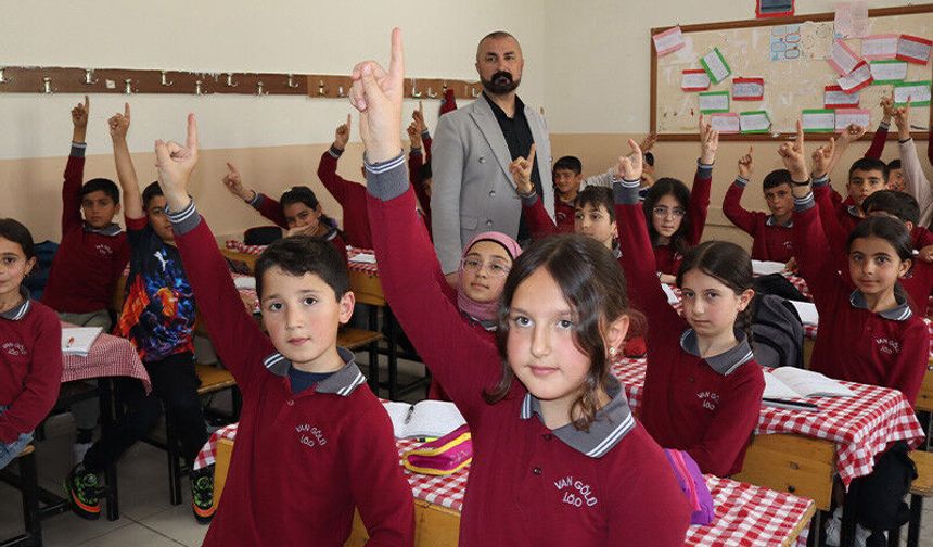 7 Milyon Öğrencinin Katıldığı Olimpiyatta Vanlı Öğrenciler Şampiyon Oldu