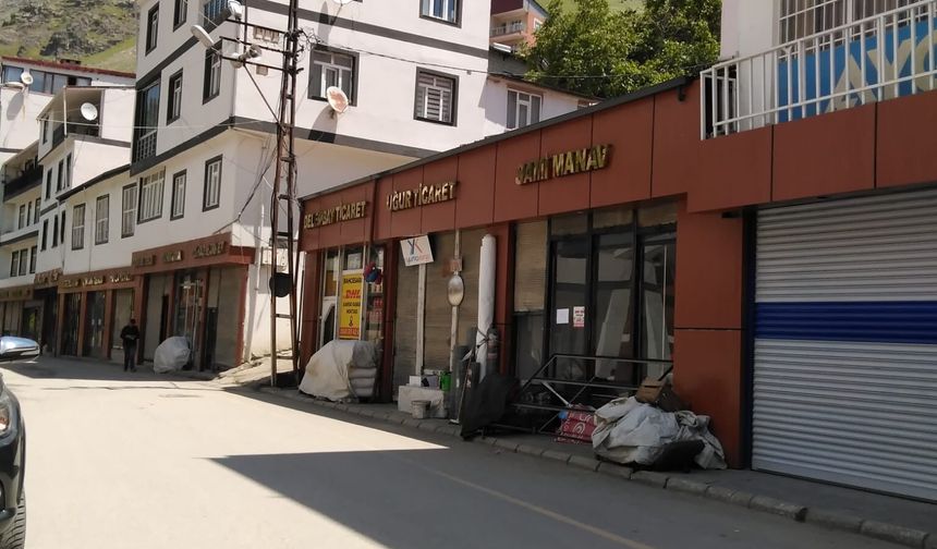 Bahçesaray Ayağa Kalktı: Esnaf Kepenk Kapattı, Halk Yürüyüşe Hazırlanıyor