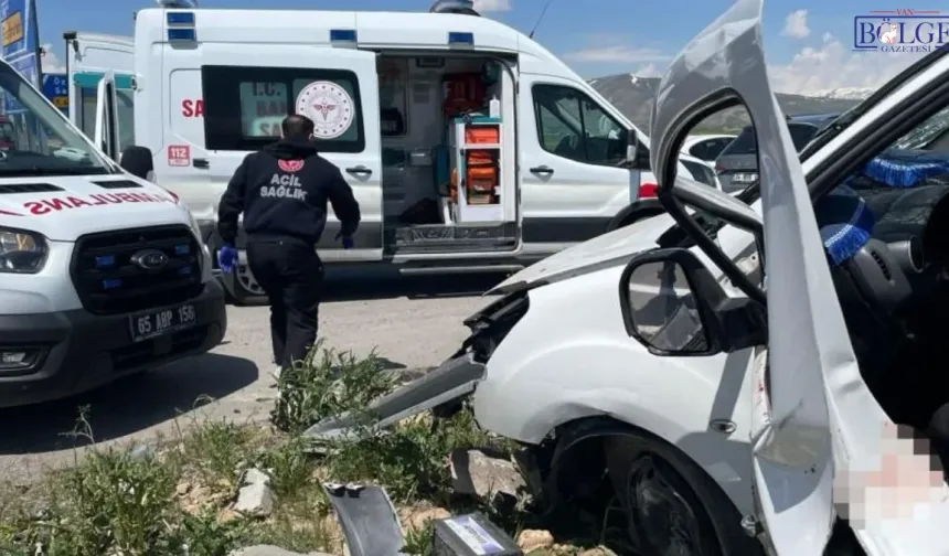 SON DAKİKA - Van’da İki Otomobil çarpıştı: 4 ölü, 2 yaralı