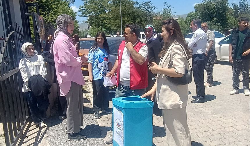 YKS Sonrası Dayanışma: Kalem ve Silgiler Köy Okullarına Gönderilecek