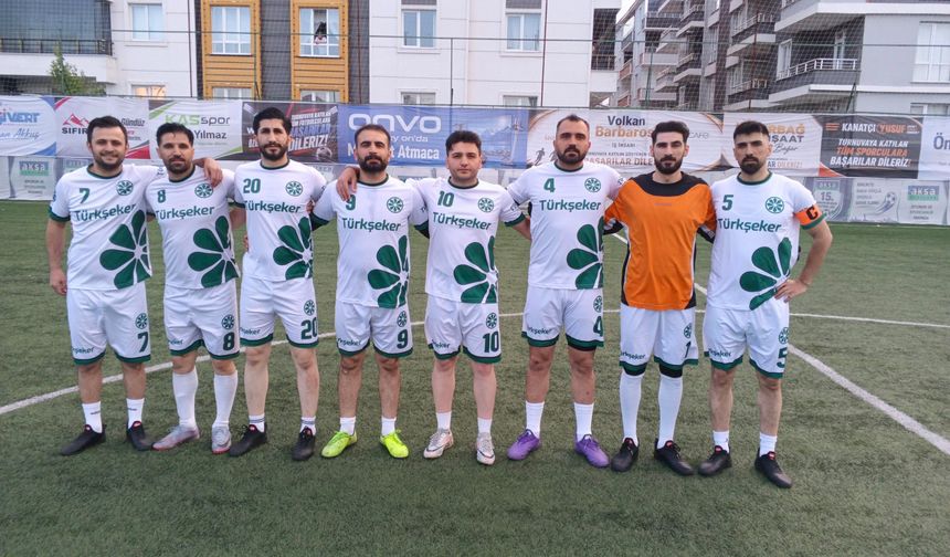 52 Takımı Geride Bıraktılar! Ağrı’da Kupayı Türk Şeker Spor Kaldırdı