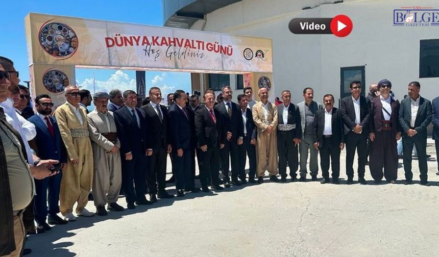 Van Sahili’nde Dünya Kahvaltı Günü Coşkusu: Uluslararası Katılımla Barış ve Kardeşlik Sofrası Kuruldu
