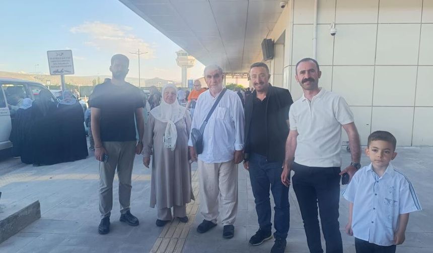 Kutsal yolculuğa giden hacılar Van'da dualarla karşılandı