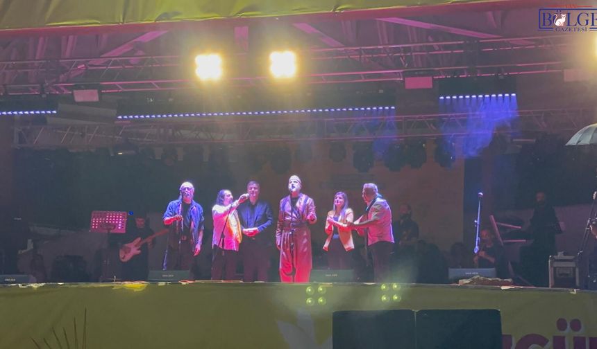 Van'da Koma Amed'ten Sürpriz: Zeydan ve Şedal Sahnede Düet