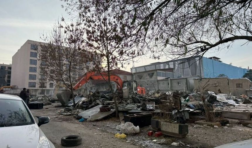 Van'da Yıkıp Bıraktılar, Geri Dönmediler