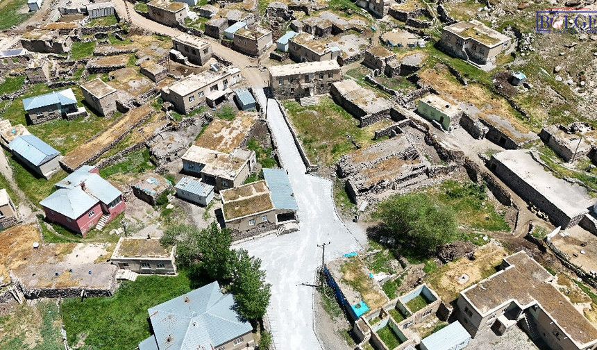 Başkale Belediyesi Parke Taşı Çalışmalarını Sürdürüyor