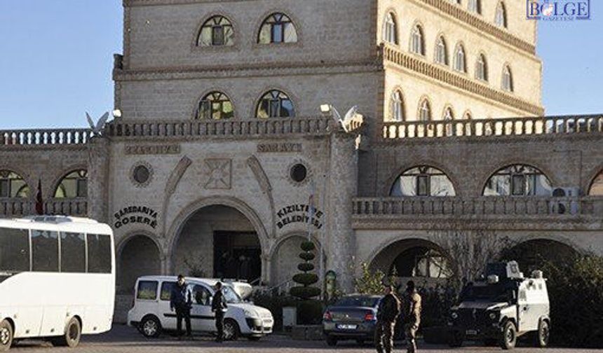 DEM Parti’de kriz masaya taştı! İstifa etmeyen başkana yumurtalı protesto