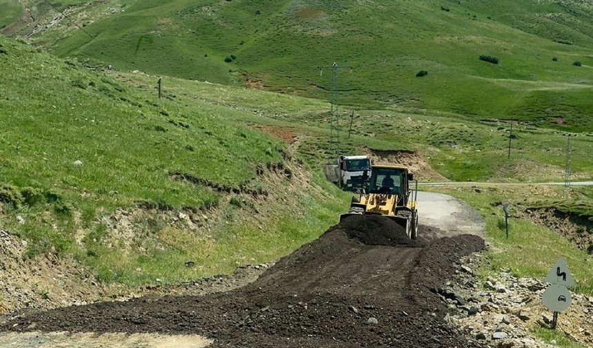 Ağrı’da Köy Yollarında Seferberlik: Ekipler Ulaşımı Güçlendirmek İçin Sahada