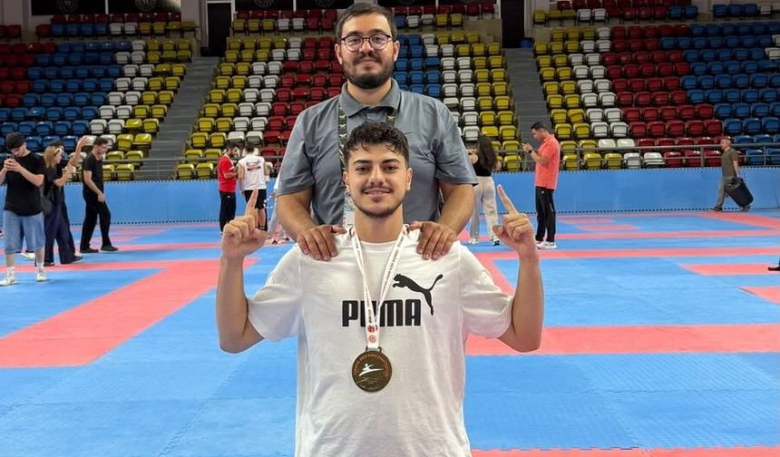 Vanlı Alim Zirveye Yumruk Attı! Türkiye Şampiyonu Oldu