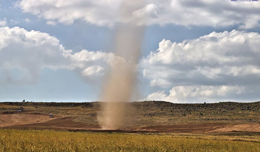 Bitlis'te Doğa Şovu: Ahlat'ta Oluşan Hortum Kameralara Yansıdı