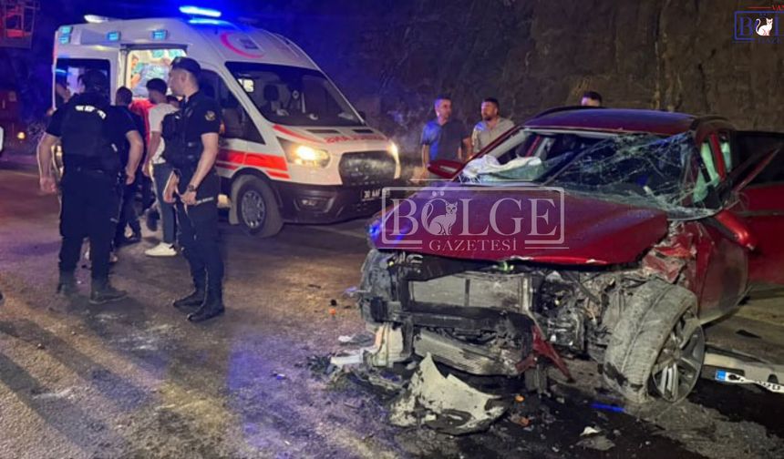 Van Hakkari yolunda gece yarısı feci kaza: 2'si ağır 7 yaralı