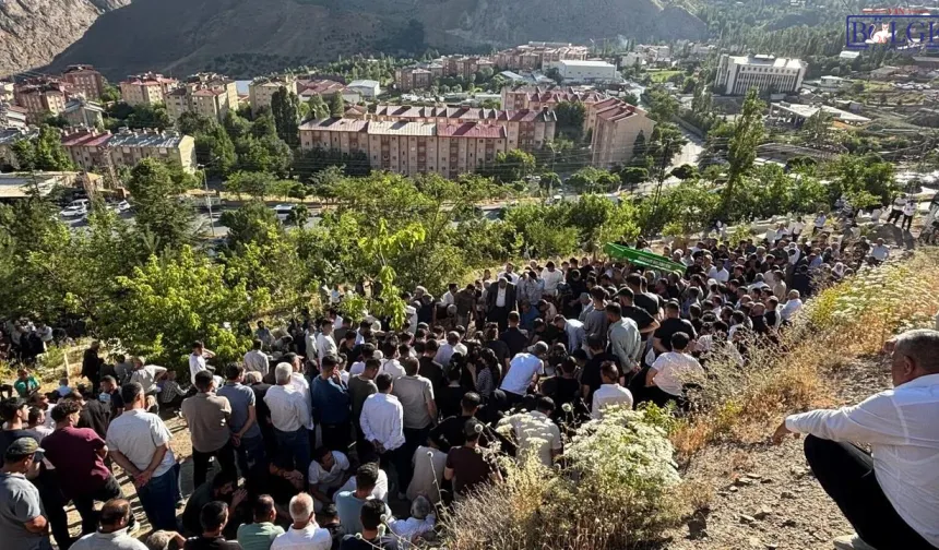 Hakkari'deki kazada hayatını kaybeden genç dualarla uğurlandı