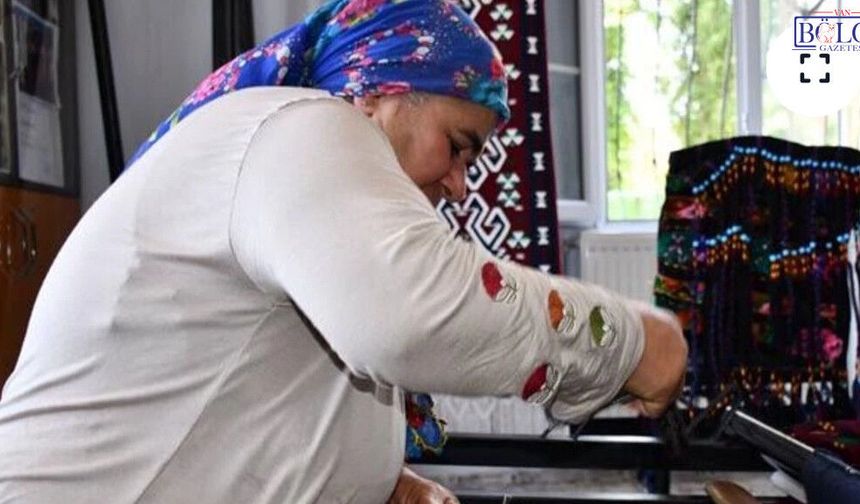 Cefakar anne, heybe yaparak dört çocuk okuttu