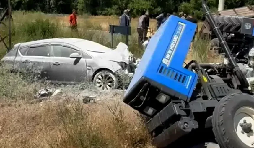 Feci Çarpışma: Traktör Devrildi, Otomobil Savruldu! 3 Yaralı