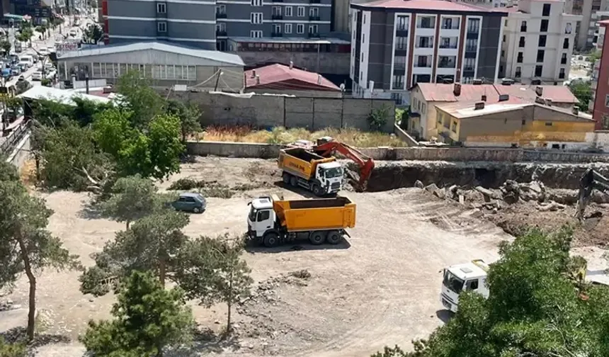 Van’da Meclis ‘Park’ Dedi, Kayyum Döneminde Lojman İnşaatı Başladı