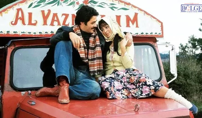 Van'da Kadir İnanır Anısına Açık Hava Sineması! "Selvi Boylum Al Yazmalım"