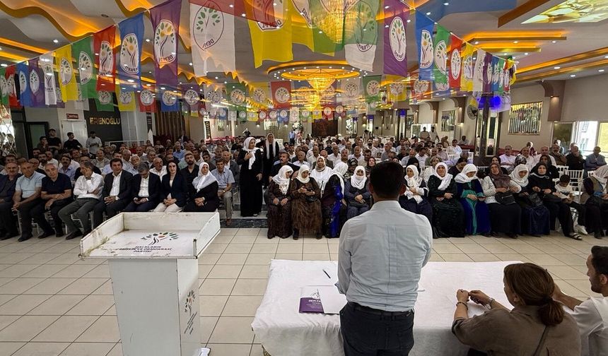 DEM Parti Tuşba İlçe Örgütünde Yeni Dönem: Eş Başkanlar Belli Oldu